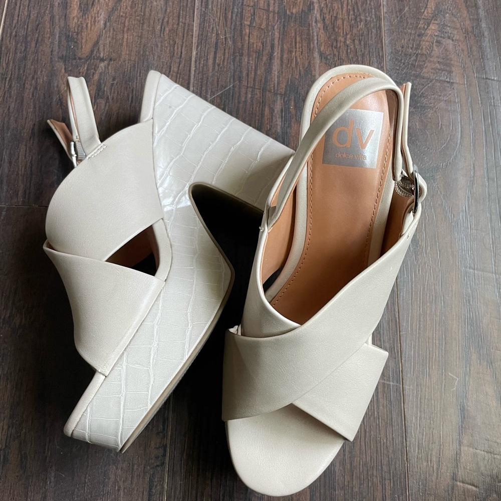 DV Dolce Vita
Cypress Platform Wedge Sandals - Picture 4 of 7